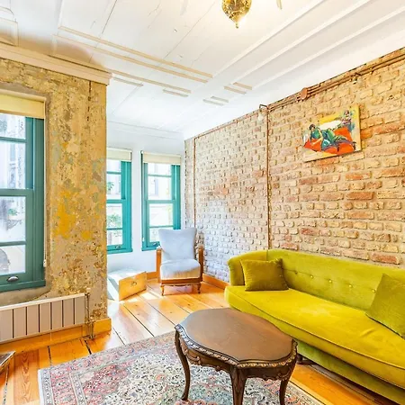 Historic House Surrounded By Popular Landmarks Of Golden Horn In Balat * Стамбул