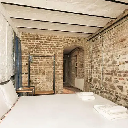 Апартаменты Historic House Surrounded By Popular Landmarks Of Golden Horn In Balat Стамбул