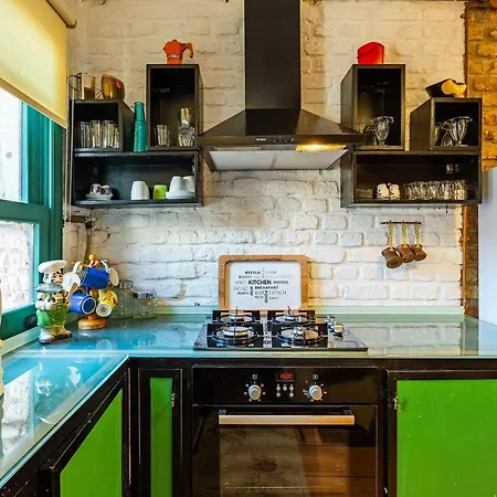 Historic House Surrounded By Popular Landmarks Of Golden Horn In Balat * Стамбул
