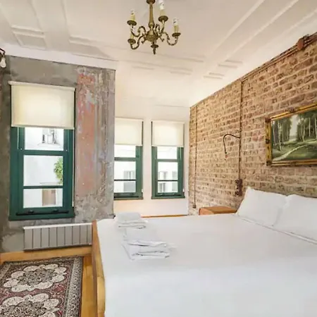 Апартаменты Historic House Surrounded By Popular Landmarks Of Golden Horn In Balat Стамбул