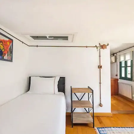 Historic House Surrounded By Popular Landmarks Of Golden Horn In Balat Апартаменты