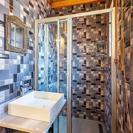 Historic House Surrounded By Popular Landmarks Of Golden Horn In Balat Апартаменты Стамбул